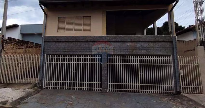 Casa á venda, com 3 quartos, garagem para 2 carros próximo a Avenida Pinheiro Machado