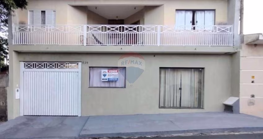 Casa á venda, com 5 quartos, garagem para 3 carros próximo a Bernadinho De Campos