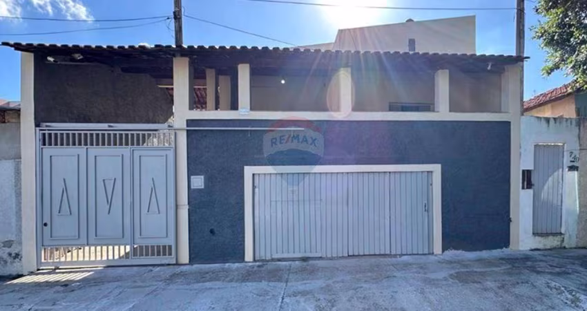 Casa a venda na Vila Souto, com 3 quartos, garagem para 10 carros, próximo a Bernadinho De Campos e a academia Vida