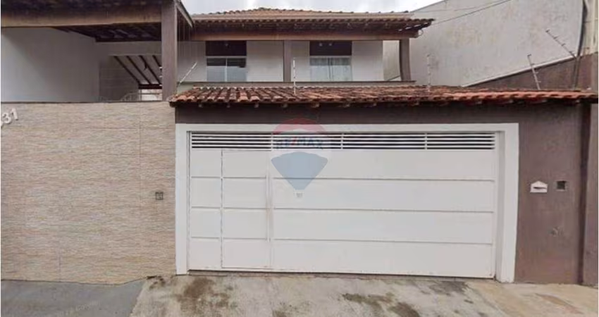 Casa a venda no Parque Vista Alegre , com 3 quartos, garagem para 3 carros, próximo a Avenida Nações Unides