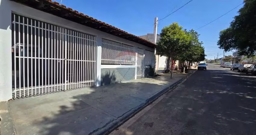 Casa a venda no prq. city, 3 quartos, cozinha, 1 banheiro, garagem 3 carros