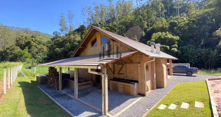 Sítio à venda em Botuverá - SC: 250m² de area construída e  9.000m² de área total, todo plano e lindo!