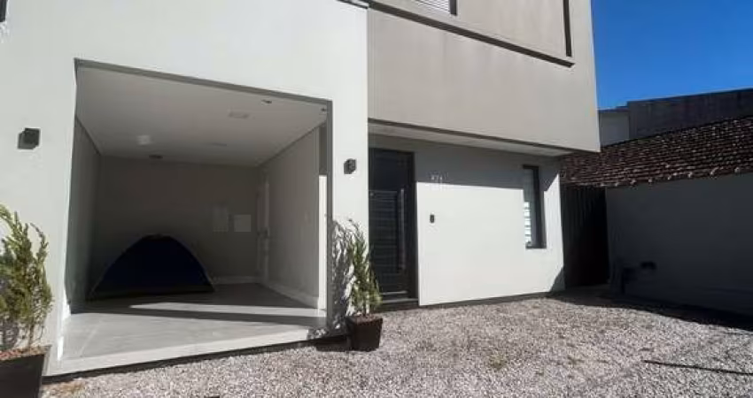 Casa com 3 quartos para alugar na Antonio Matos Areias, 582, Estreito, Florianópolis