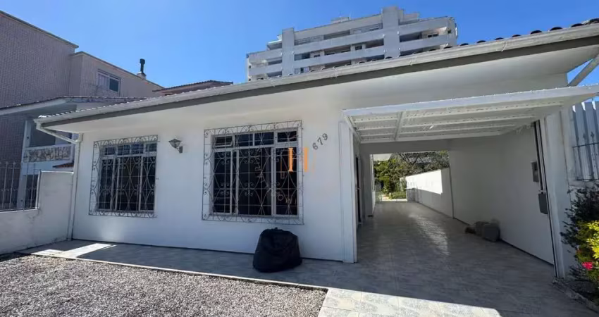 Casa com 3 quartos para alugar na Rua Moura, 679, Barreiros, São José