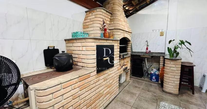 Sobrado com 3 dormitórios à venda, 174 m² por R$ 415.000,00 - Parque São Cristóvão - Taubaté/SP