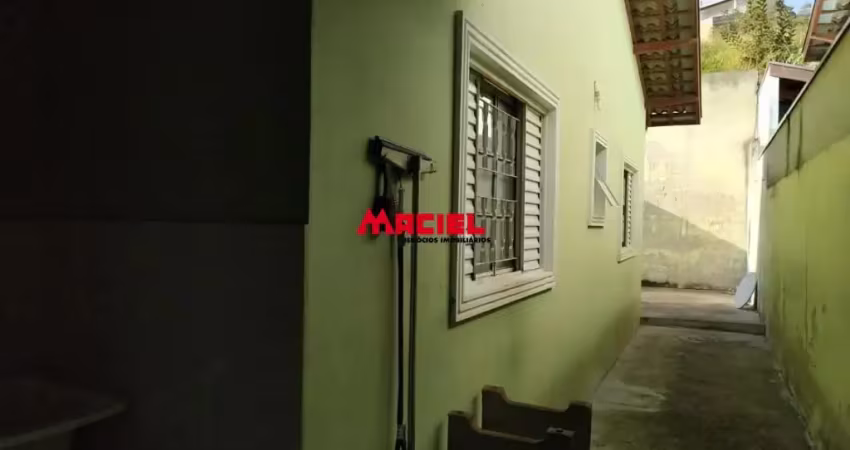 Mosca branca , belíssimo sobrado , com de casa térrea.