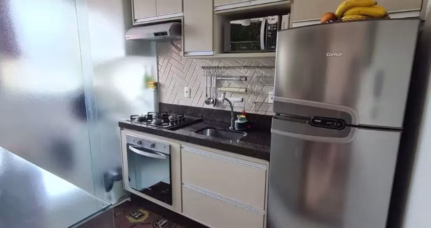 Apto diferenciado , com armário embutido em um dormitório