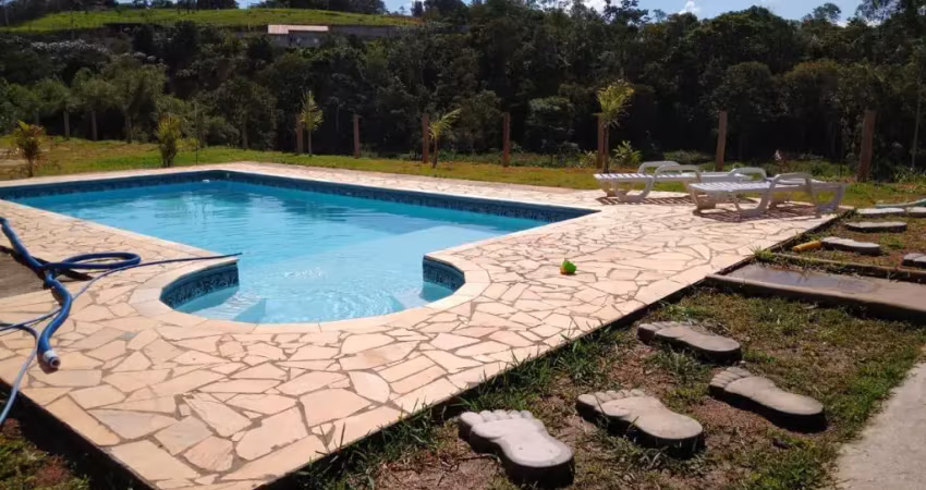 Belissima chácara a 15 km. de igaratá , com piscina