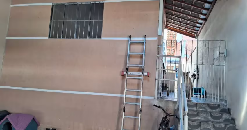 Uma graça de casa , lugar tranquilo , próximo de escola , p. onibus