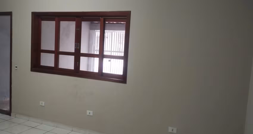 Linda casa 3 dormitórios sendo 1 suite , excelente localização.
