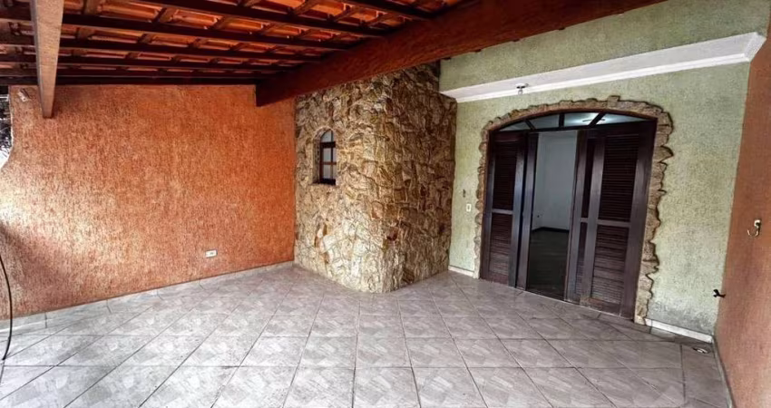 Sobrado com 3 dormitórios à venda, 195 m² por R$ 730.000,00 - Parque São Vicente - Mauá/SP
