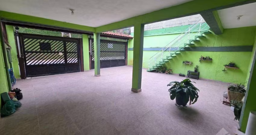Sobrado com 4 dormitórios à venda, 253 m² por R$ 980.000,00 - Vila Emílio - Mauá/SP
