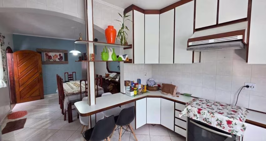 Sobrado com 3 dormitórios à venda, 209 m² por R$ 780.000,00 - Vila Bocaina - Mauá/SP