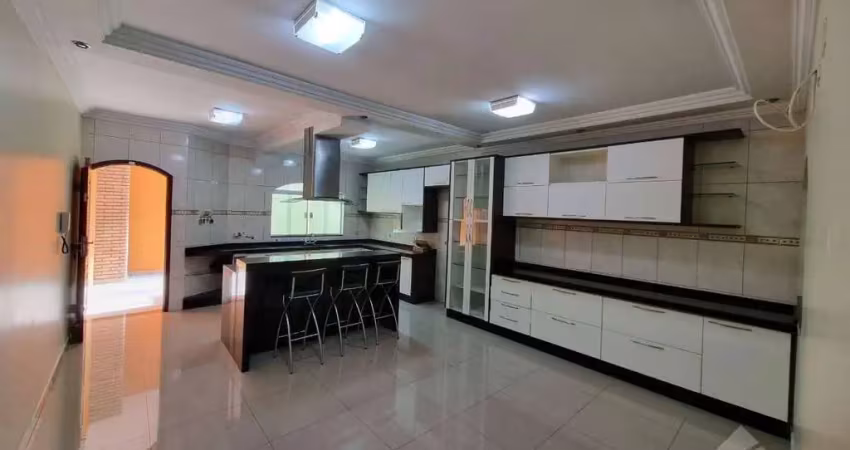 Sobrado com 3 dormitórios para alugar, 272 m² por r$ 4.000,00/mês - parque são vicente - mauá/sp