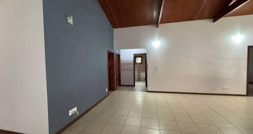 Condomínio Taubaté Village - Sobrado à venda com 4 dormitórios sendo 1 suíte em Taubaté/SP.