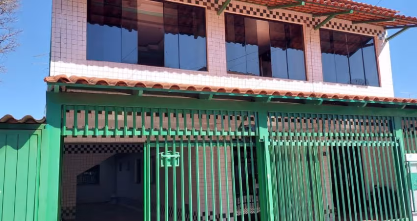 SOBRADO NA QNL 12 **BAIXOU**  ***INVESTIDOR***  PRÓXIMO A FEIRA PERMANENTE !!!!