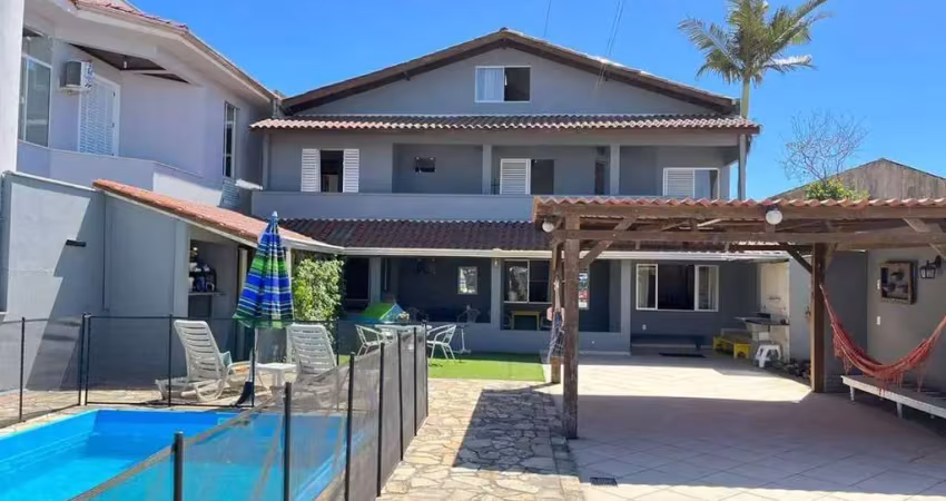 Sobrado Com 5 Dormitórios à Venda, 213 M² Por R$ 849.000,00 - Barra do Saí - Itapoá/sc
