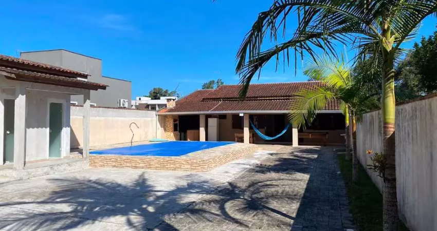 Casa com piscina - 2 quartos à Venda, Rainha do Mar - Itapoá