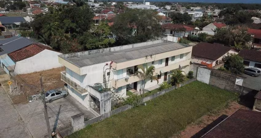 Apartamento com 2 Quartos Próximo a Terceira Pedra
