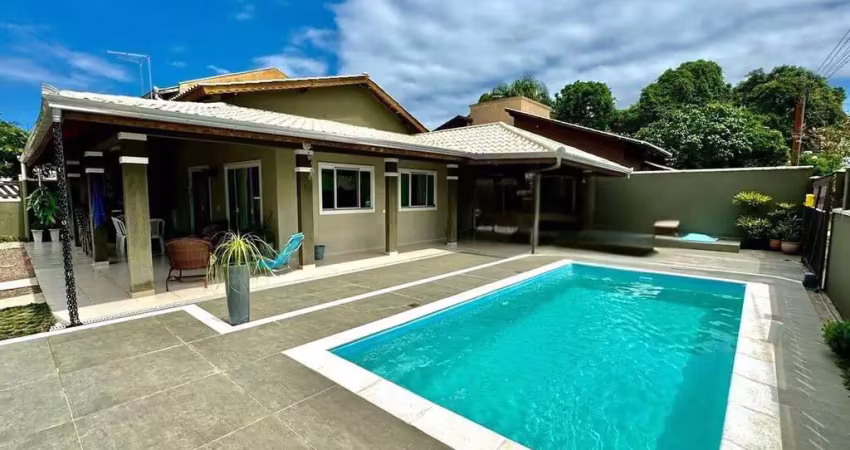 Casa com Piscina a 260 Metros da Praia, Barra do Sai