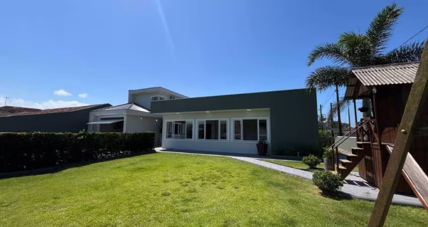 Imóvel Semi-Mobiliado  Com Terreno Amplo no Coração de Itapoá, a 600m do Mar!