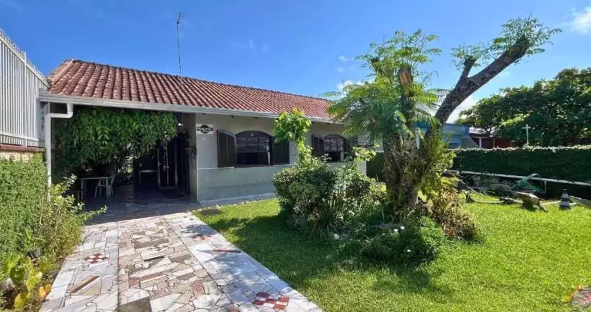 Casa na 1ª Quadra do Mar, Oportunidade Única, Barra do Saí