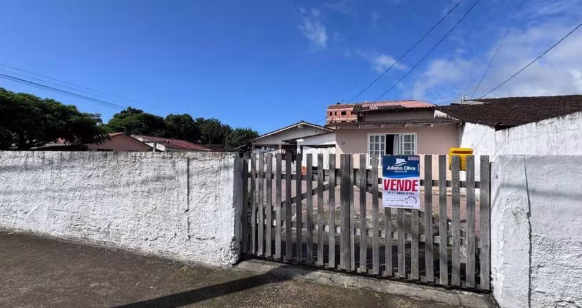 Casa de Esquina Próxima ao Centro Comercial