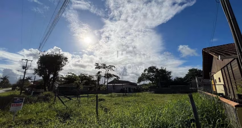 Terreno de esquina perto da praia