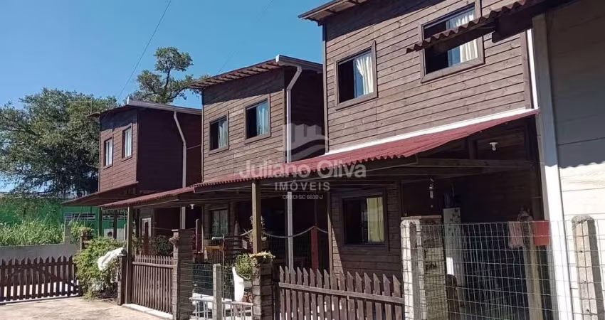 Sobrados e casa  com 2 quartos à Venda, Jardim Perola do Atlântico - Itapoá