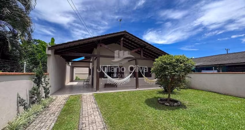 Casa Semimobiliada a Poucos Passos da Praia, Barra do Saí