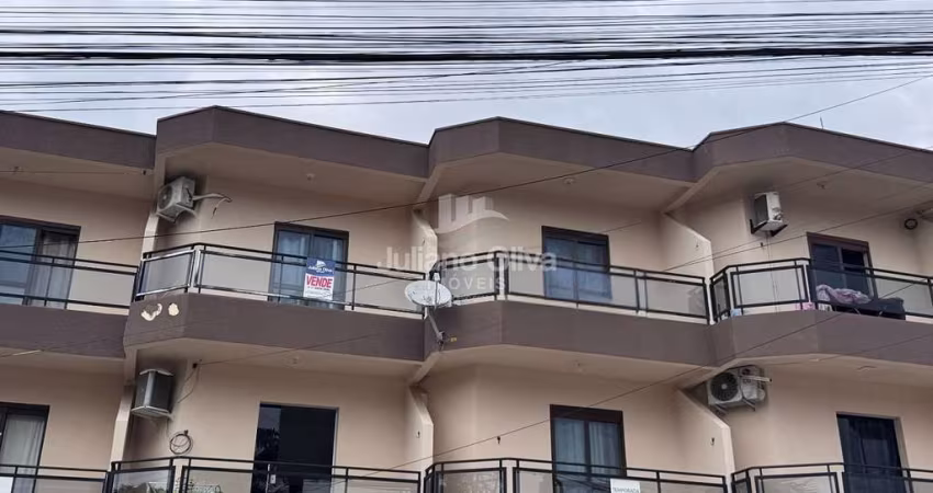 Apartamento com 2 Quartos Próximo a Avenida Celso Ramos
