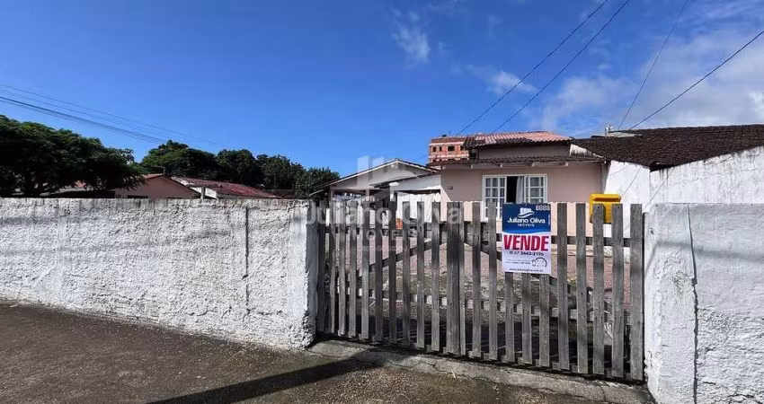 Casa de Esquina Próxima ao Centro Comercial