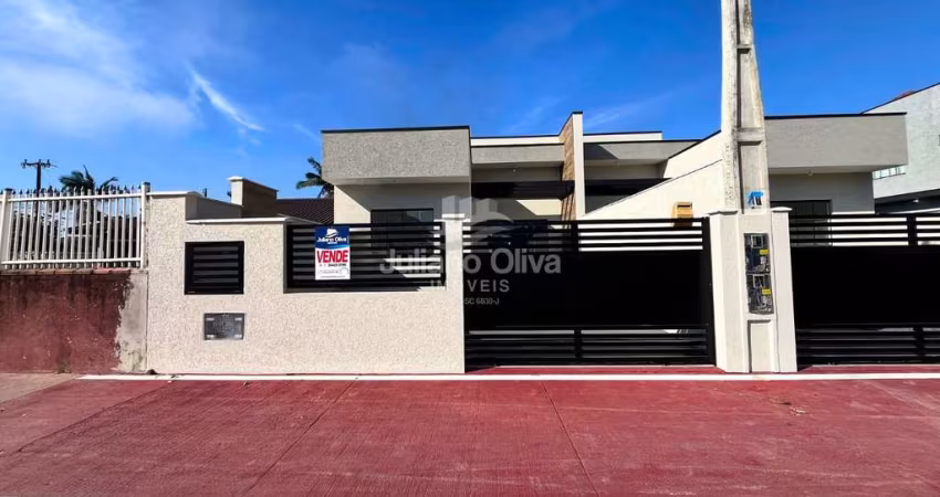 Casa com Piscina e 3 Quartos e Área Gourmet