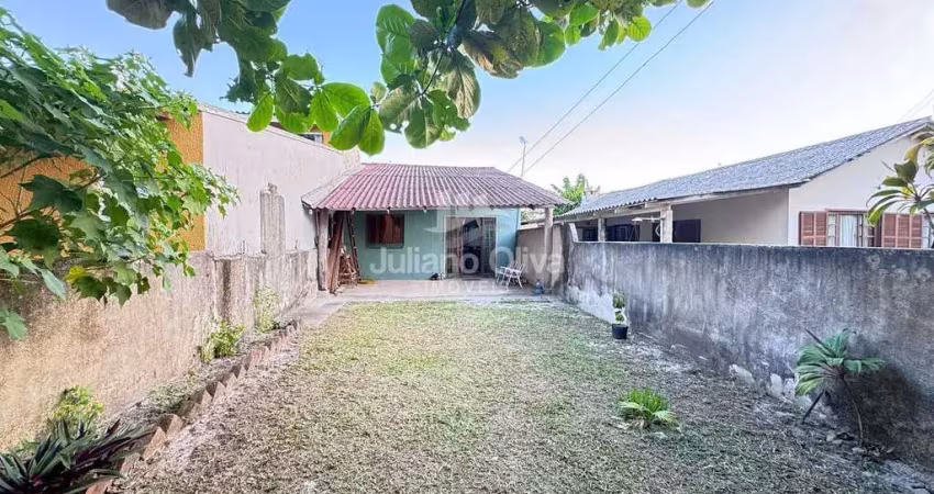 Casa com 2 quartos à venda na Rua 1740 Professor Ariovaldo Azevedo Carrijo, Praia Continental, Itapoá