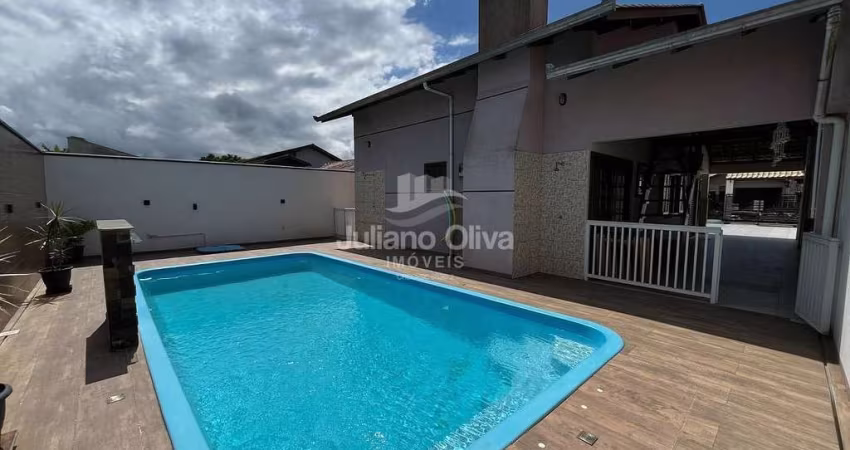 Casa Ampla com Piscina