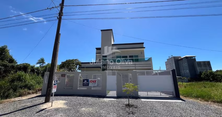 Espaço e Aconchego: Sobrado a Poucos Passos do Mar