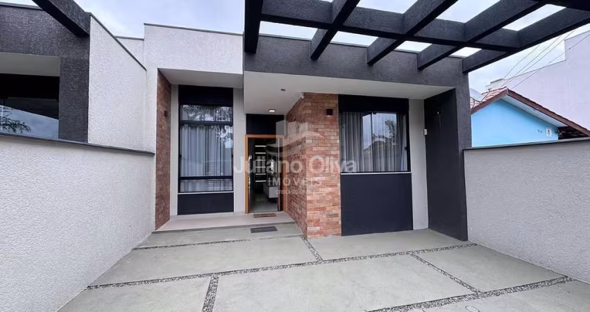 Casa com 3 Quartos sendo 1 Suíte a 300 Metros da Praia