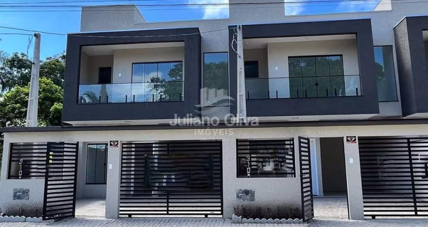 Sobrados a 250 metros da praia, com suíte - Itapoá/SC