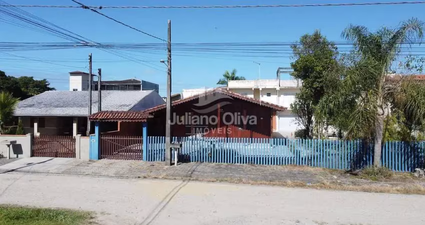 Casa à venda com 3 quartos e piscina - barra do saí