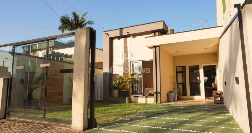Casa com piscina próxima a praia