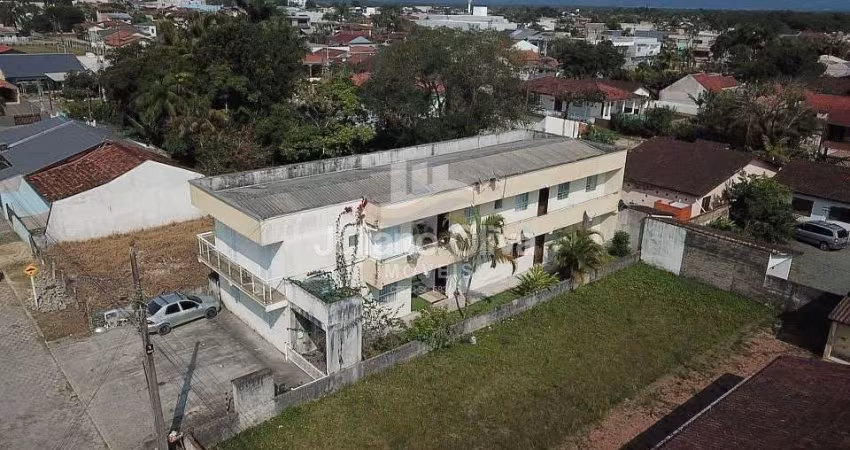 Apartamento com 2 quartos próximo à Terceira Pedra