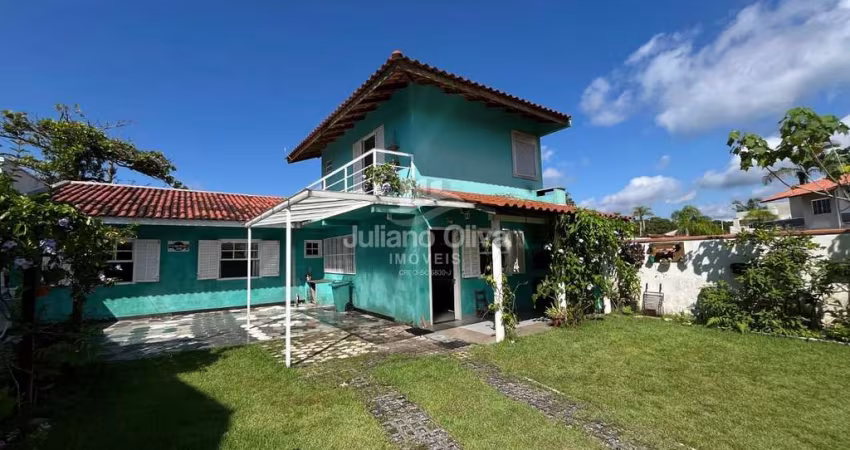 Casa com Piscina a 180 Metros da Praia, Barra do Saí
