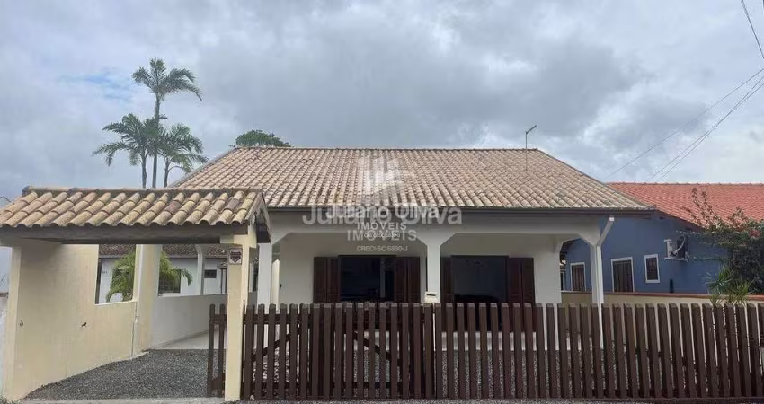 Casa com 1 Suíte a 370m do Mar, Barra do Saí - Itapoá/SC