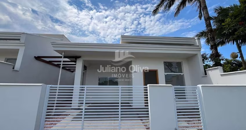 Casa nova com 1 Suíte, à 570 metros da praia na Barra do Saí