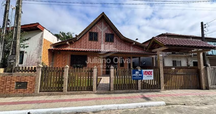 Casa á Venda na região central - Itapema do Norte