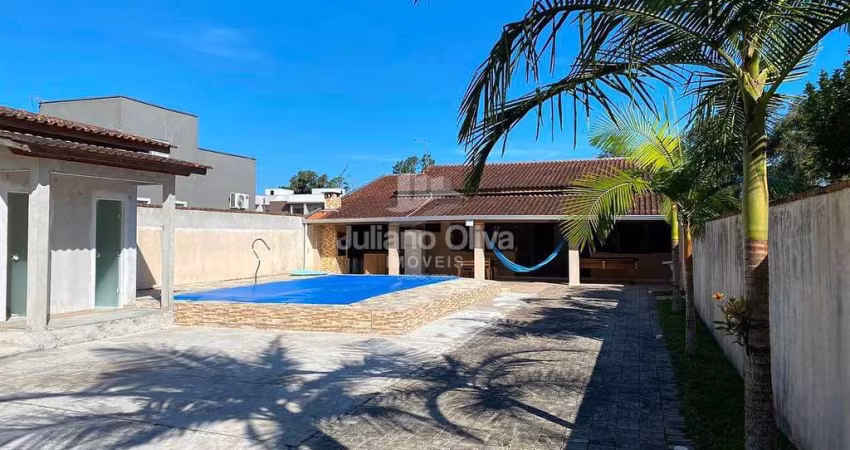 Casa com piscina - 2 quartos à Venda, Rainha do Mar - Itapoá