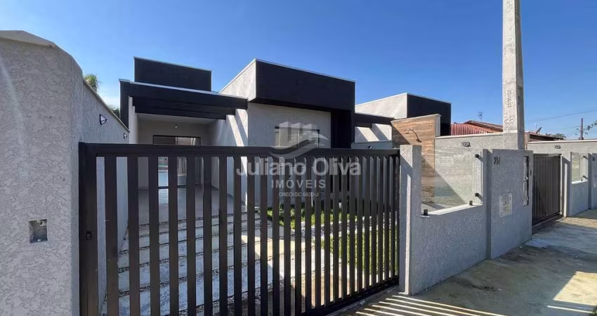 Casa com Piscina e 3 Dormitórios sendo 1 Suíte