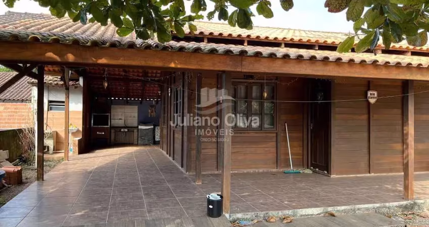 Casa com a 400 metros do mar à venda, continental - itapoá/sc
