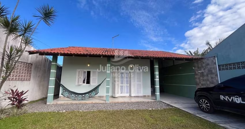 Casa com 2 Quartos a 250 Metros do Mar, Barra do Saí