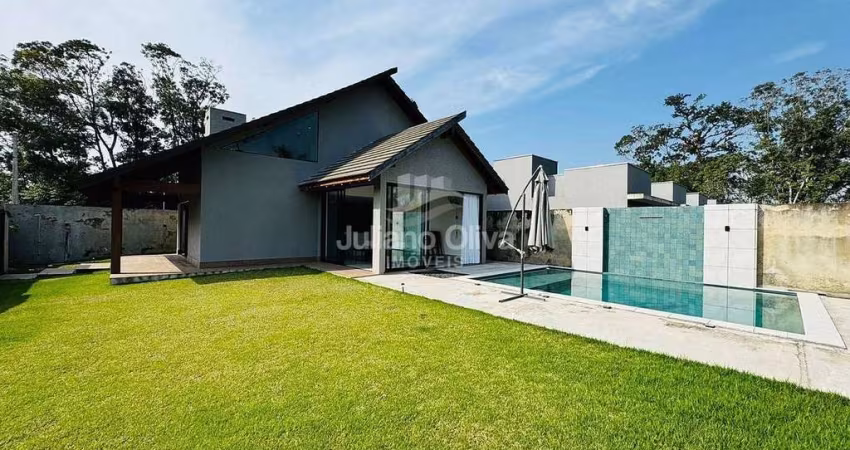 Casa de Alto Padrão com Piscina, Mariluz - Itapoá